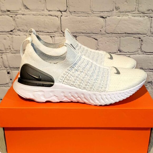 Brand New Women's Nike Phantom Run 2 - Picture 4 of 7